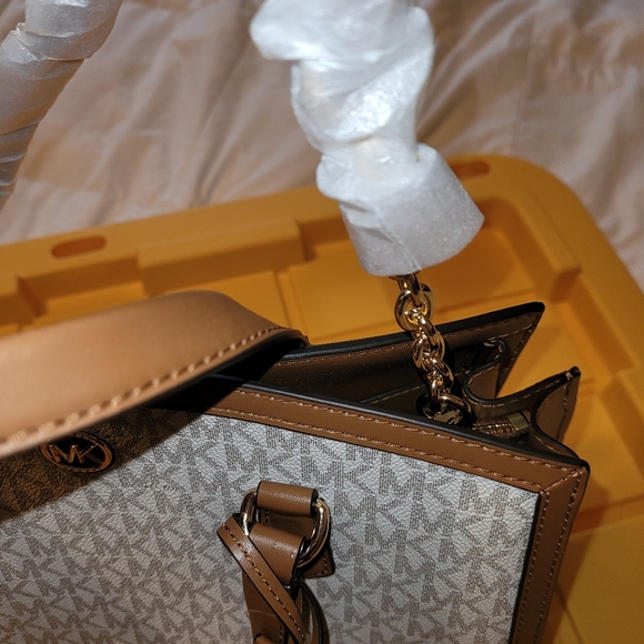 Purse/Bag/Satchel/Michael Kors - Picture 9 of 14